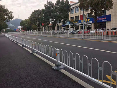 中央隔离护栏